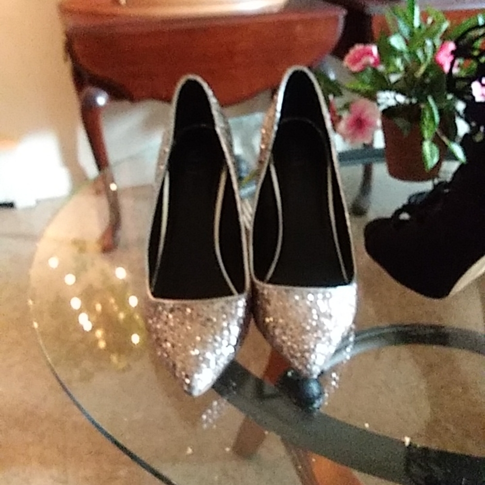 Shoes - Picture 2 of 3